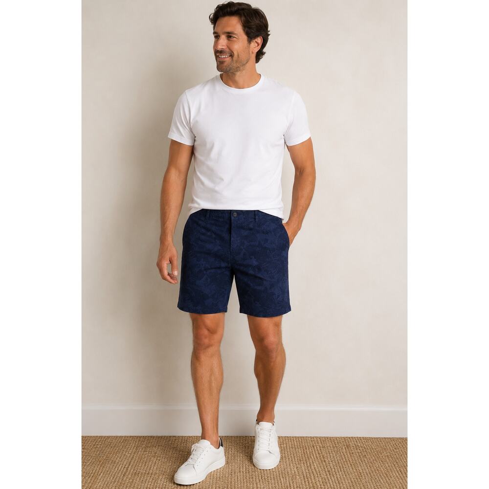 Across The Pond Men’s Navy Floral Flat Front Shorts Stretch Golf 32
